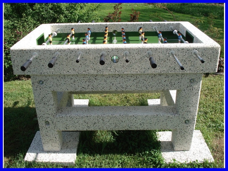 Betonowy stół do gry w piłkarzyki - zdjęcie